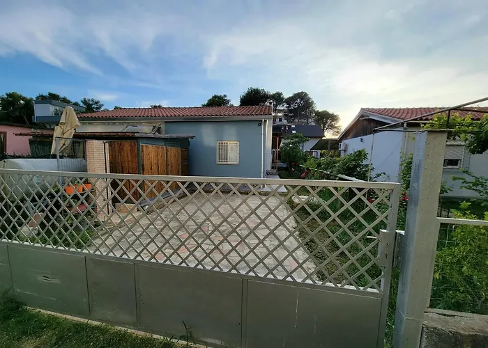 Cozy Villa, Beach. Vakantiehuis Golem (Tirana)