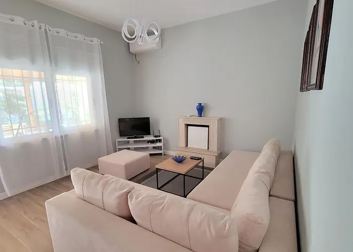 Cozy Villa, Beach. *