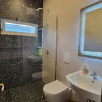 Semesterbostad Cozy Villa, Beach. Golem (Tirana)